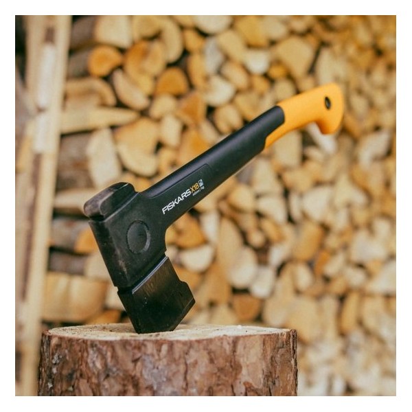 Fiskars X-seeria X18 mitmeotstarbeline kirves